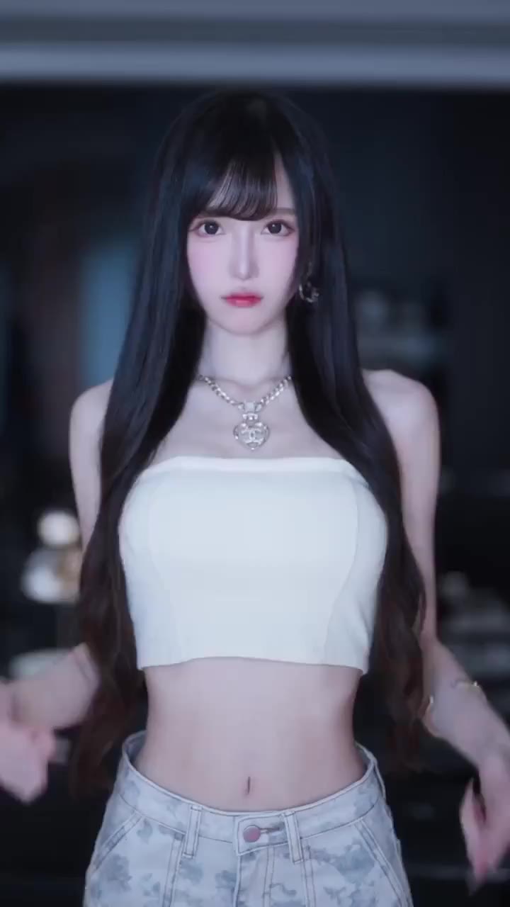 AI魔改 腐团儿 曾经的斗鱼一姐 与榜一大哥线下聚会玩的真花啊 cover